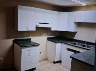 422 S 3rd St #TOP, Coshocton, OH 43812