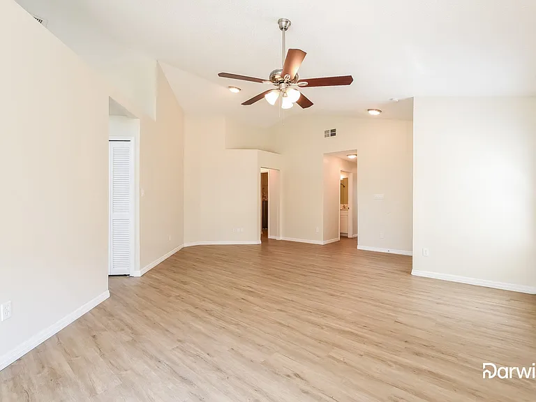 151 Lakebreeze Cir — Photo 6