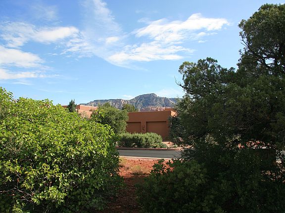 4th image of 307 Calle Linda