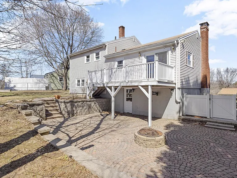 160 Ravenswood Rd — Photo 23