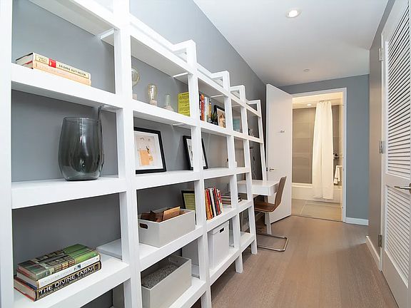 5th image of 42 W 33rd St APT 31F