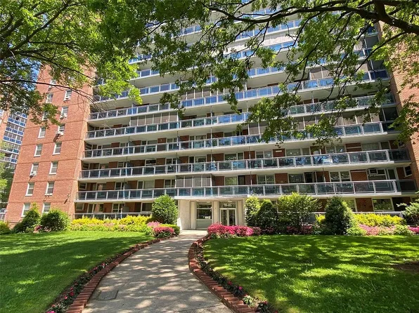 98-05 63rd Rd #3N, Rego Park, NY 11374