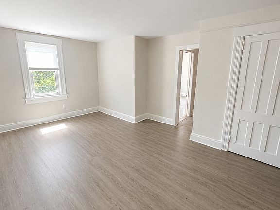 5th image of 243 Glenville Rd Floor 2