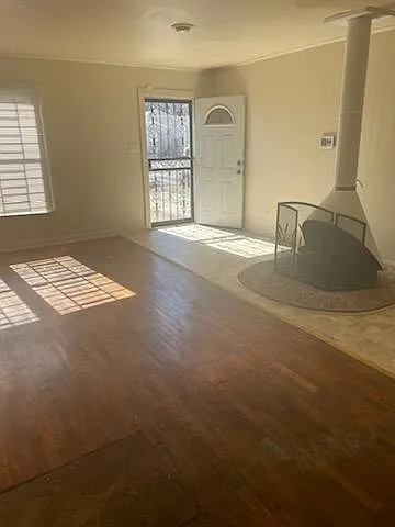 2 bed, 982 sqft, $700 — Photo 2