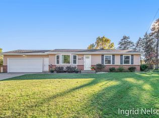 1050 Pohens Ct NW, Grand Rapids, MI 49544