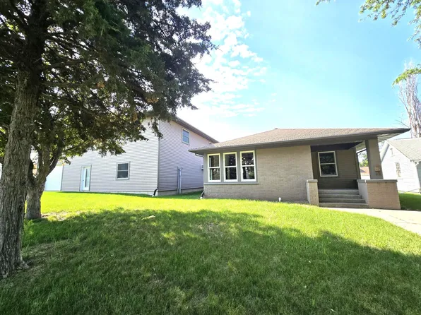 412 E 3rd St, Miller, SD 57362