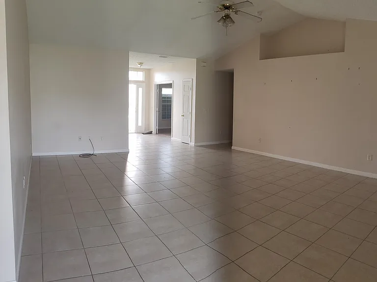 529 SW Baoy Ave — Photo 6