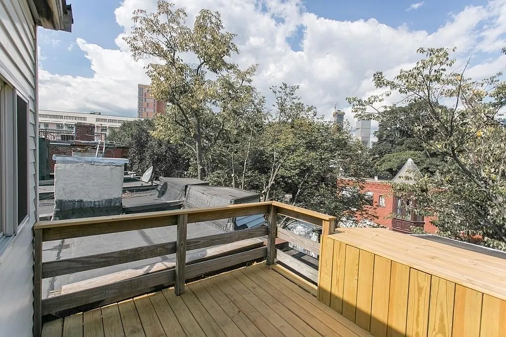 4 bed, 2000 sqft, $6,800 — Photo 3