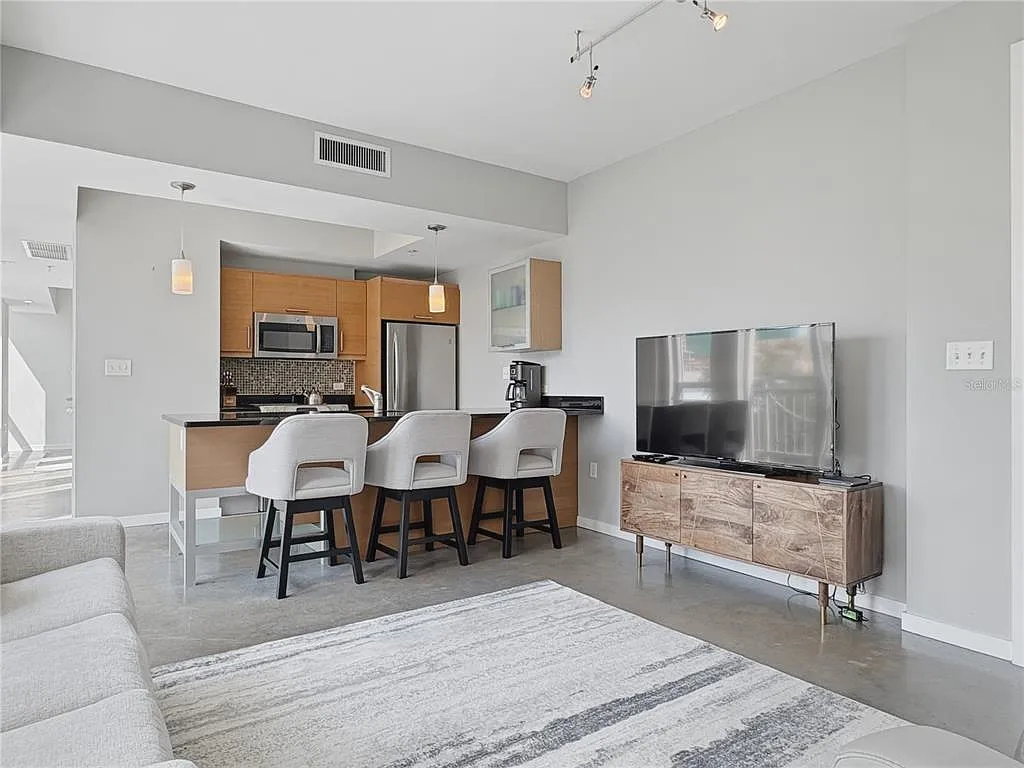 1 bed, 1.0 bath, 705 sqft, $2,900 — Photo 3