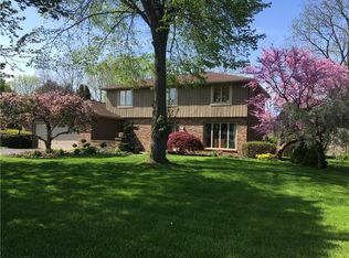 1256 Meadowwood Dr, Webster, NY 14580