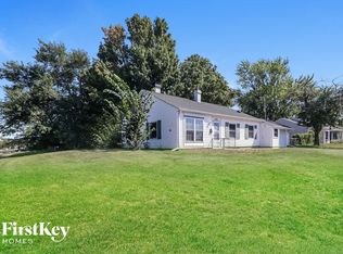 1001 Manor Dr, Streamwood, IL