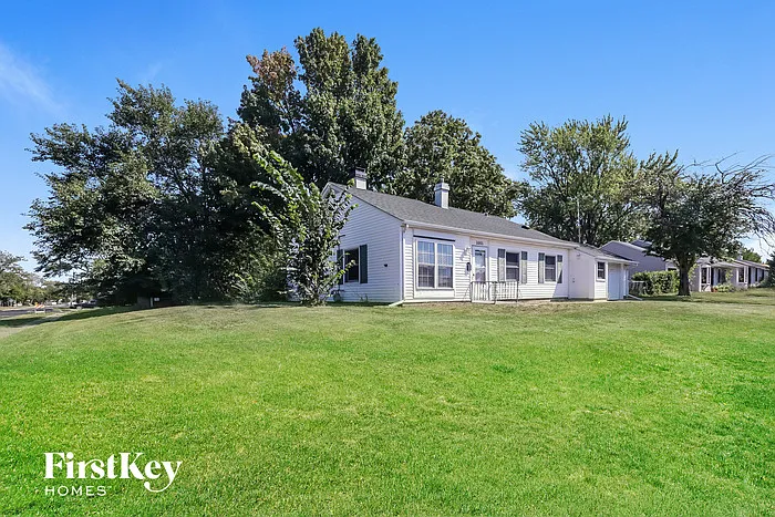 1001 Manor Dr photo 1