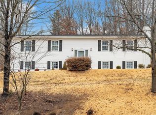 3255 Woodview Rd, Roanoke, VA 24018