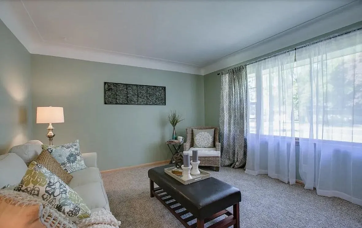4 bed, 2300 sqft, $2,595 — Photo 4