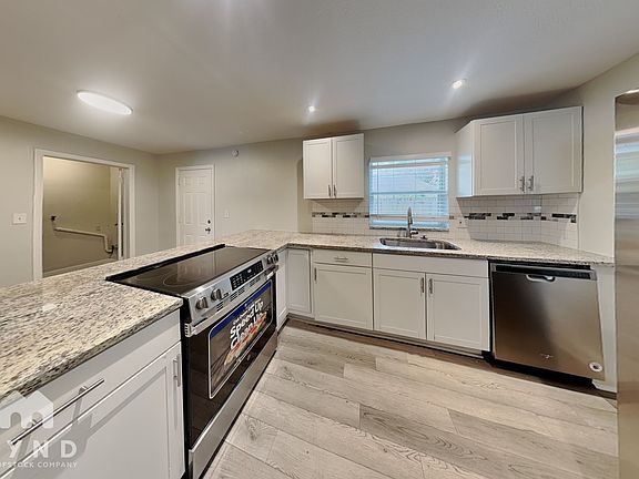 5th image of 6630 Westmont Dr