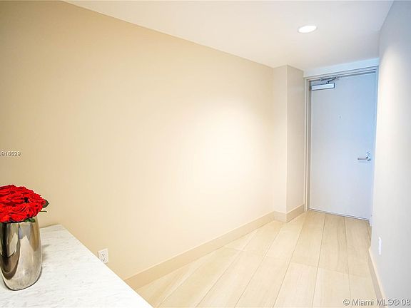 3rd image of 9821 E Bay Harbor Dr APT 304