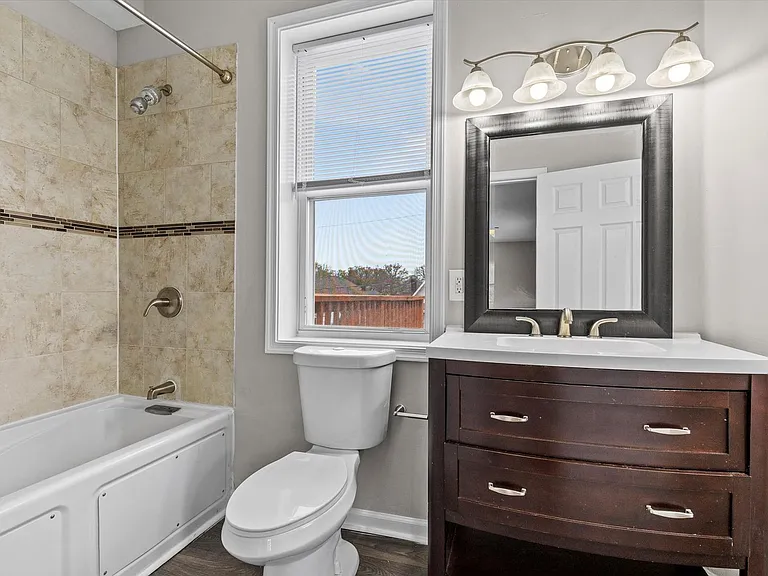 2510 Roslyn Ave — Photo 28