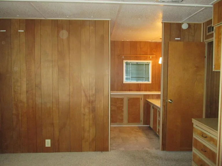 848 S Lyon Ave — Photo 13