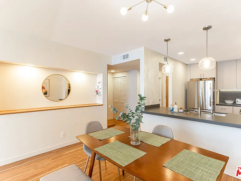 1617 S Beverly Glen Blvd #102 — Photo 8