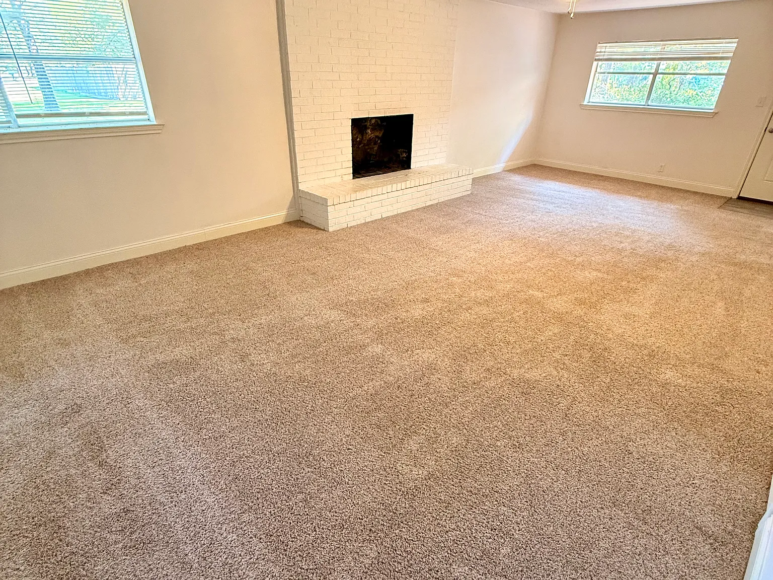 5 bed, 2766 sqft, $2,450 — Photo 3
