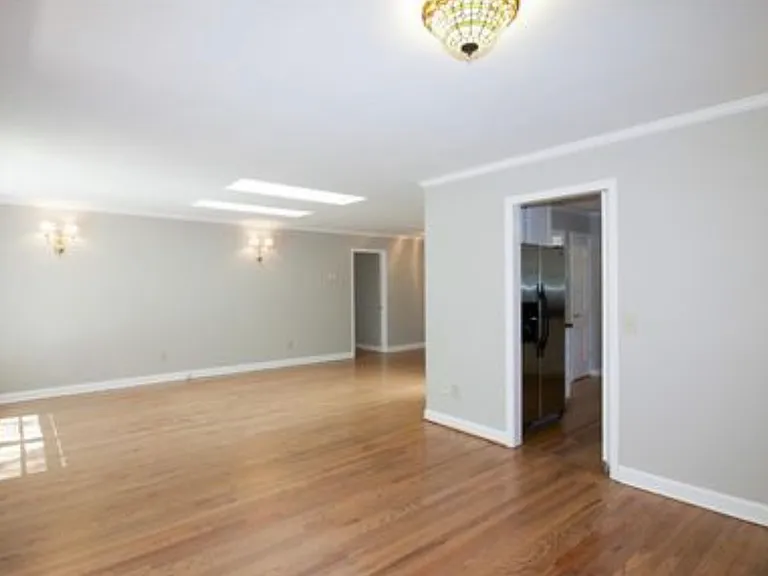 105 S Ridge St — Photo 5