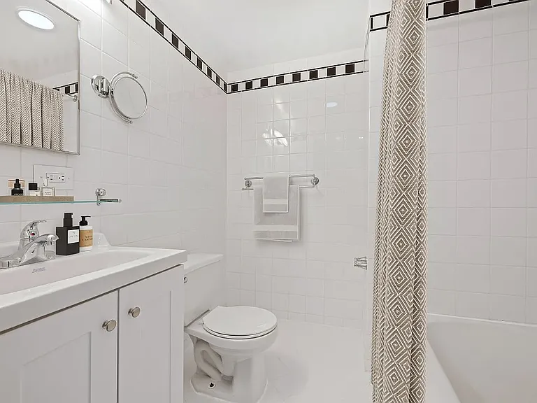 50 W 34th St #20B7 — Photo 6