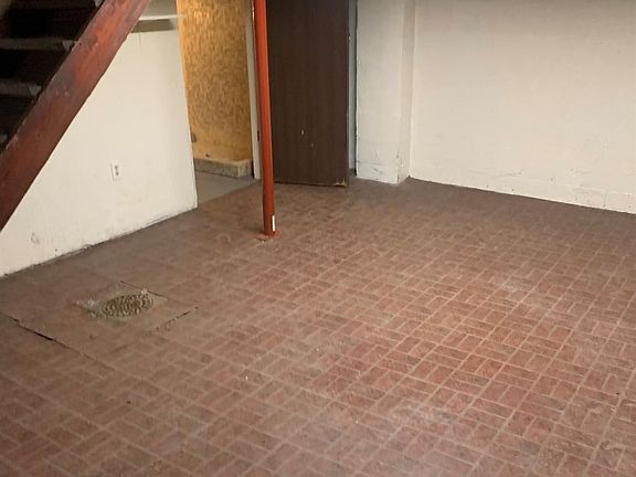 4th image of 3979 Carrie Ave