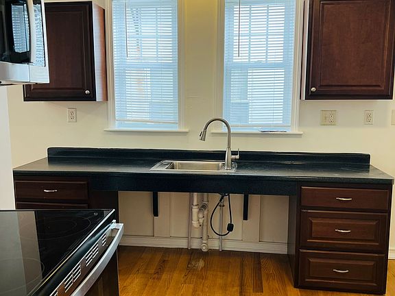 3rd image of 13 Mason St #1