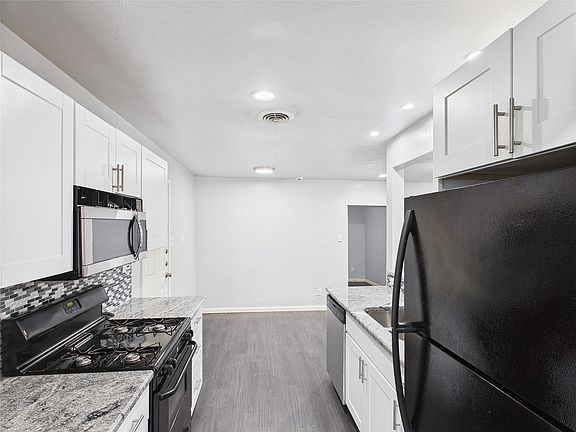 4th image of 5601 Oak Grove Rd W