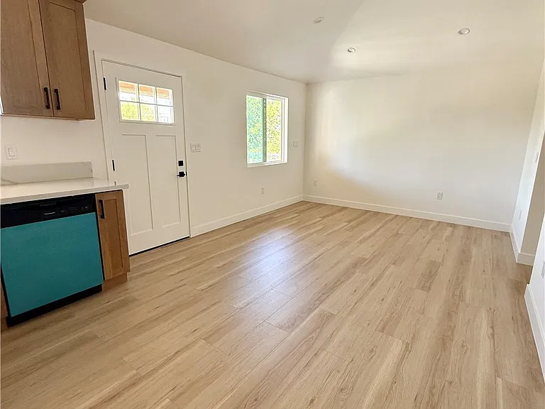20407 Strathern St #20411 — Photo 5
