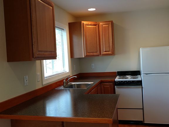 4th image of 18638 Brockton Ave NE #B