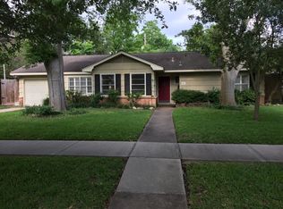 807 Woodstock St, Bellaire, TX 77401