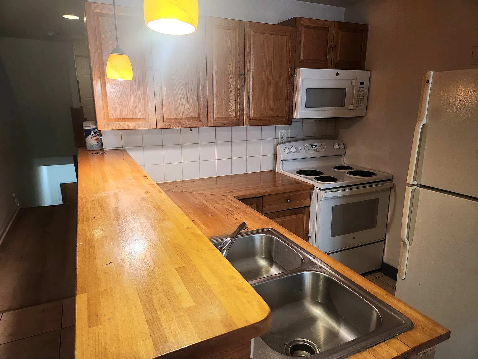 6 bed, 1650 sqft, $2,790 — Photo 3
