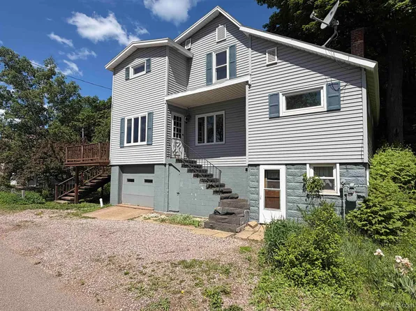 135 Cliff St, Ishpeming, MI 49849