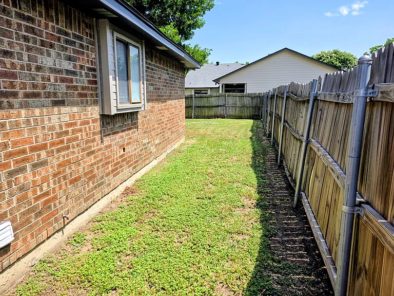 2641 Berkshire Ln — Photo 20