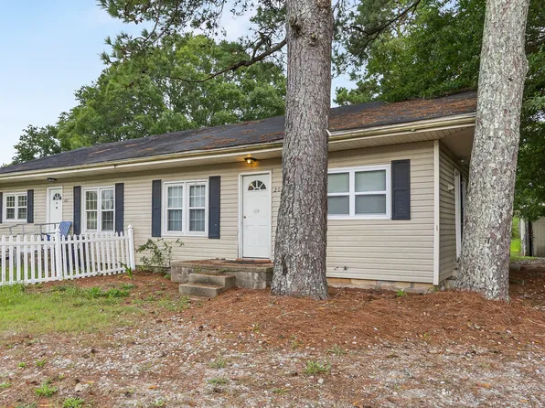 209 W Bridgers Street Ext, Burgaw, NC 28425