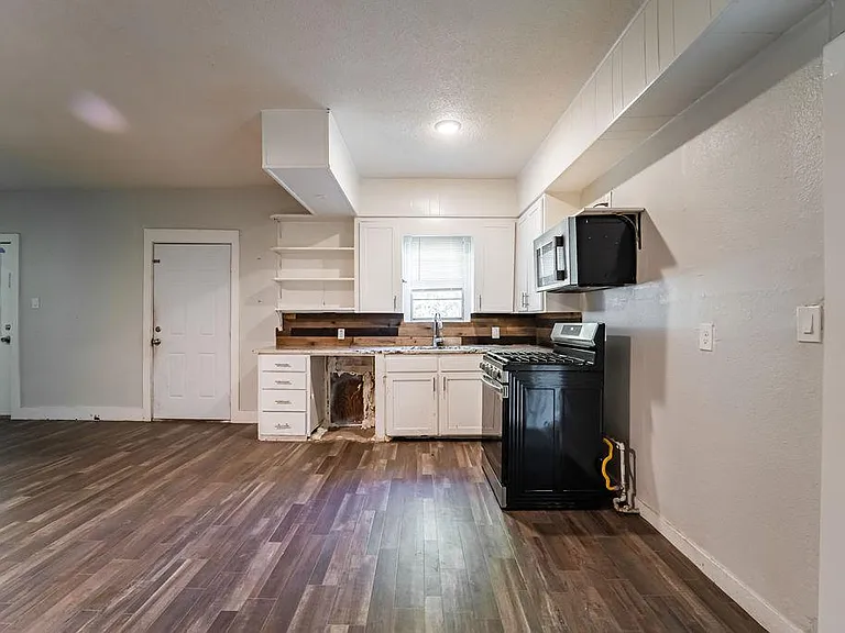 720 Main St — Photo 3