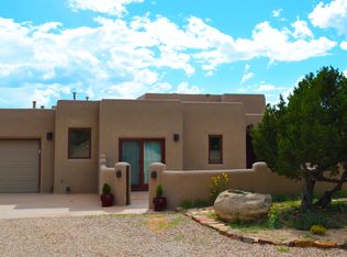 2 Tetilla Rd, Santa Fe, NM 87508