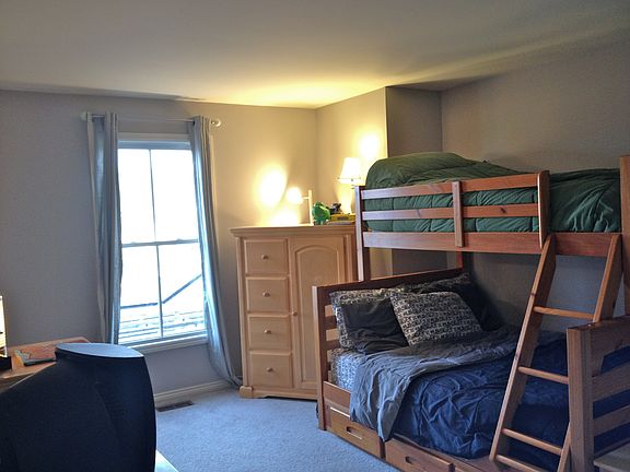 Large second Bedroom pic 2