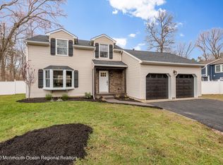 82 Maxim Dr, Forked River, NJ 08731