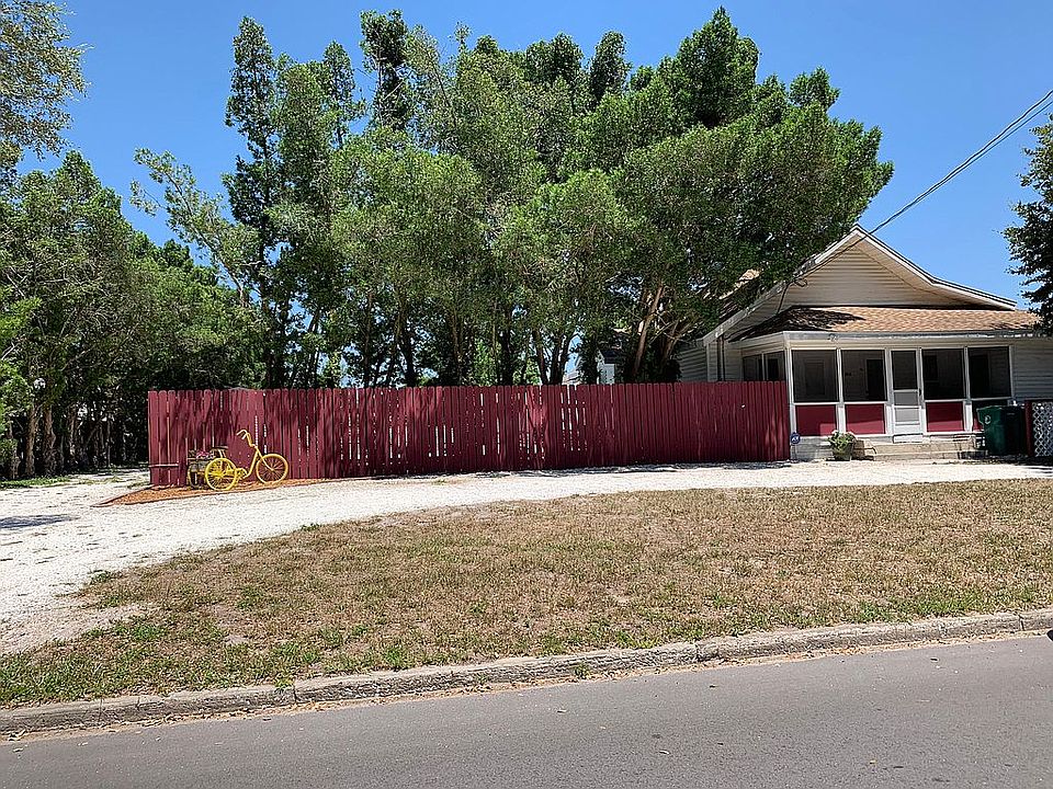 2nd image of 904 15th Ave W