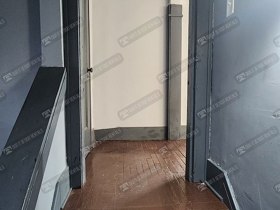 5th image of 9693 Ohio Ave