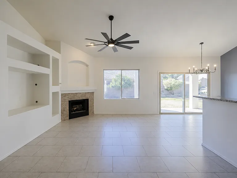 2335 W Noble Heights Dr — Photo 2