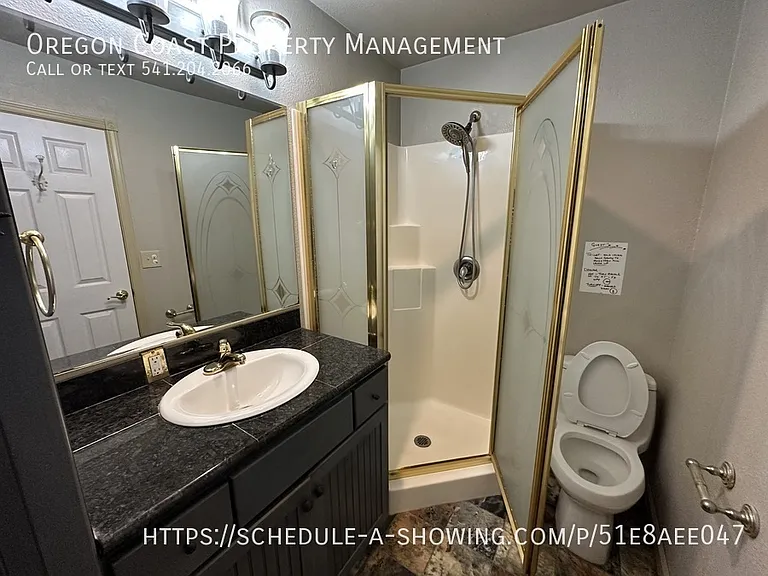 425 NW Siletz Ave — Photo 9