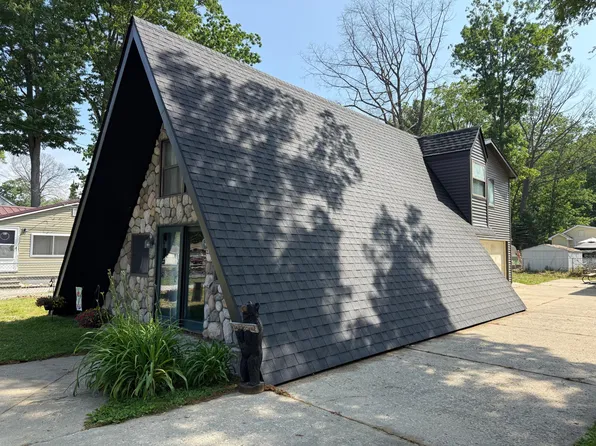 228 Tudor Dr, Prudenville, MI 48651