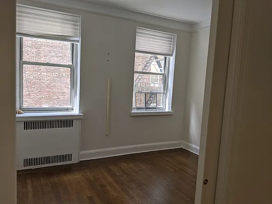 Rented by Arwell Realty | media 16