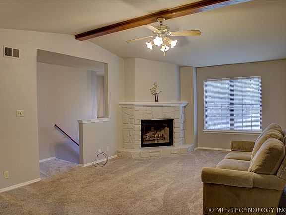 4th image of 4607 E 93rd Ct #18F
