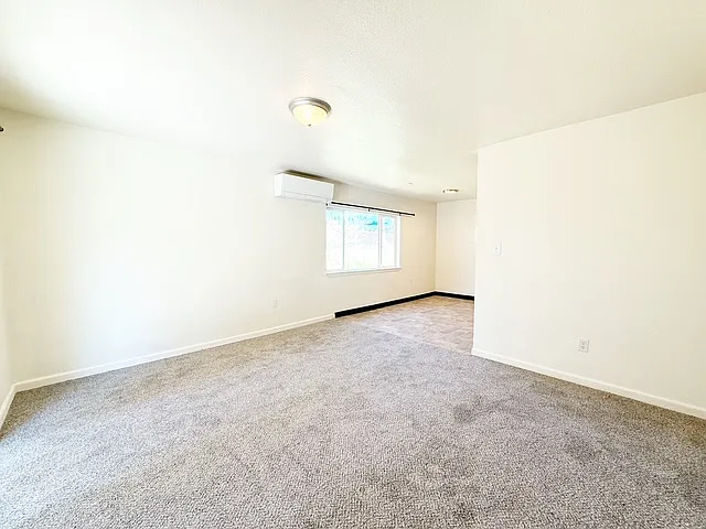 2860 Hemlock St #B — Photo 8