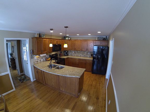 3rd image of 706 Daileys Creek Dr