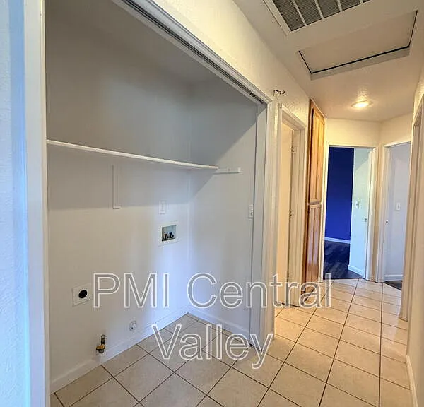 464 Lucas Ct — Photo 14